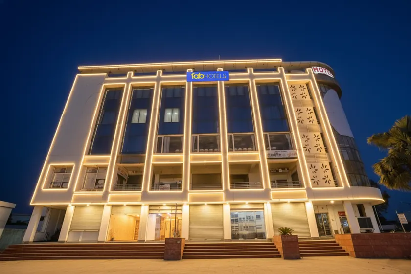 FabHotel Galaxy I - N.H - 8, Naroda - Image 1