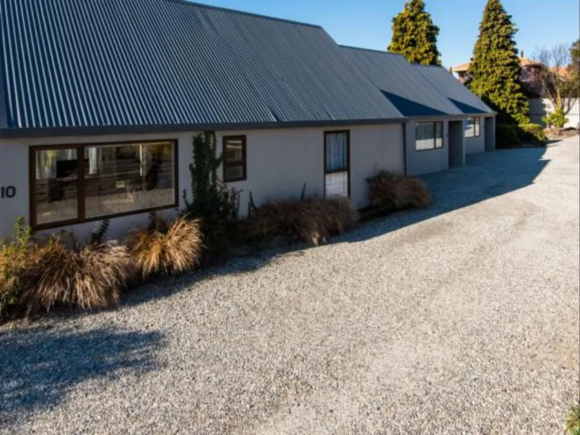 Manuka Crescent Motel - Image 1