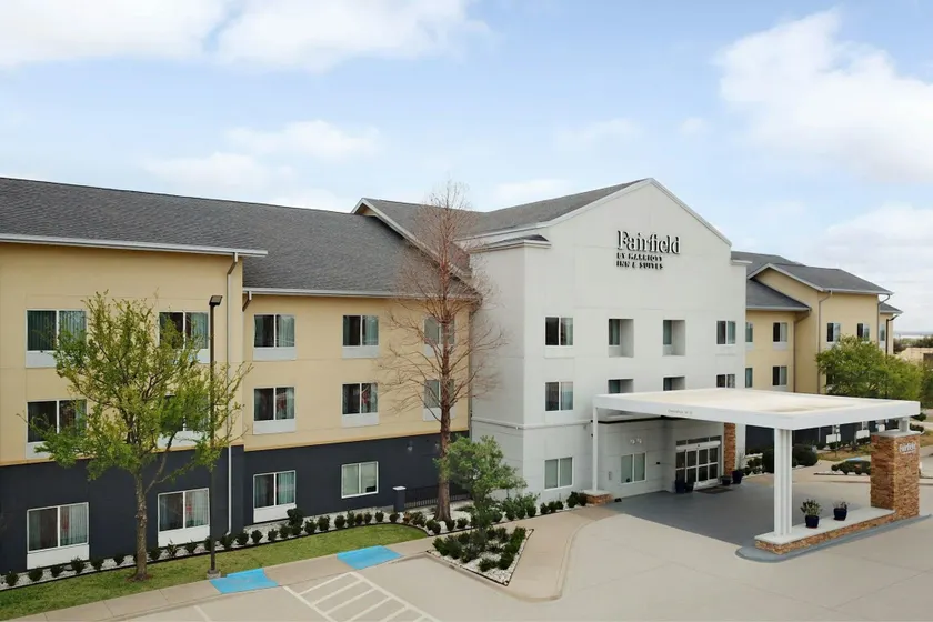Fairfield Inn & Suites Denton - Image 1