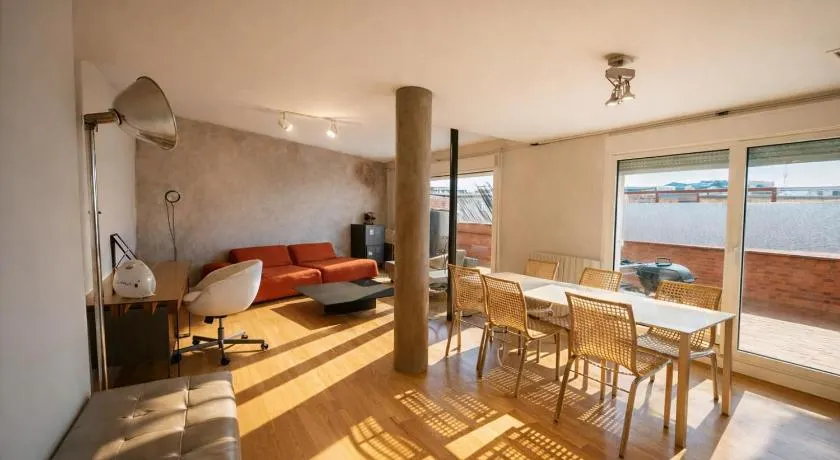 Apartamento espacioso - 2 dormitorios - 2 baños - Cerca del metro - Image 1