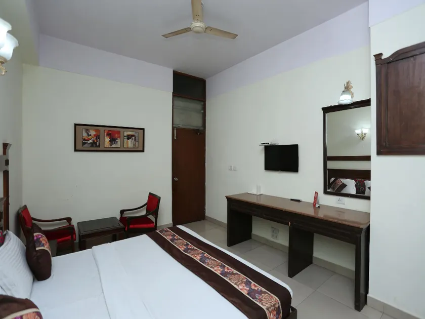 OYO 16647 Hotel Batra Palace - Image 1