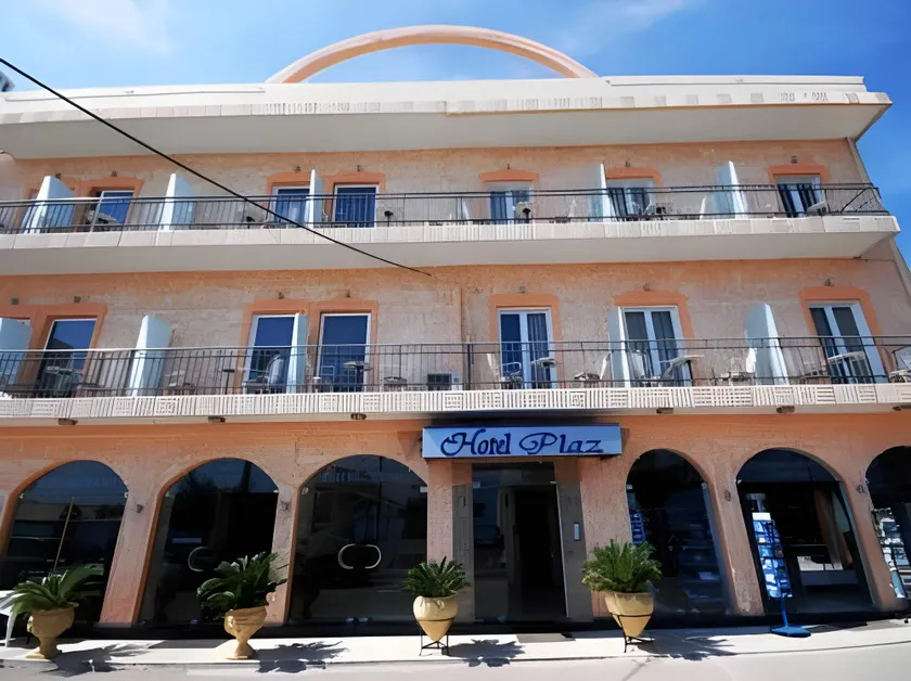Plaz Hotel - Image 1