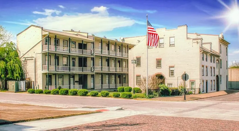 Lee House Inn - Image 1