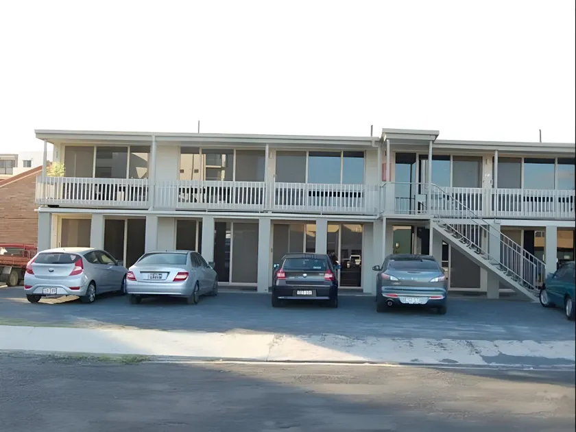 Slipway Hotel Motel - Image 1