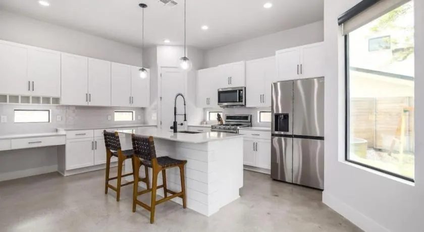 New Modern 3BR 2.5BA North Loop, Cowboy Pool and Patio by Austin Vacay - Image 1