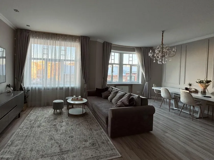 Glamorous apartment in city centre - Image 1