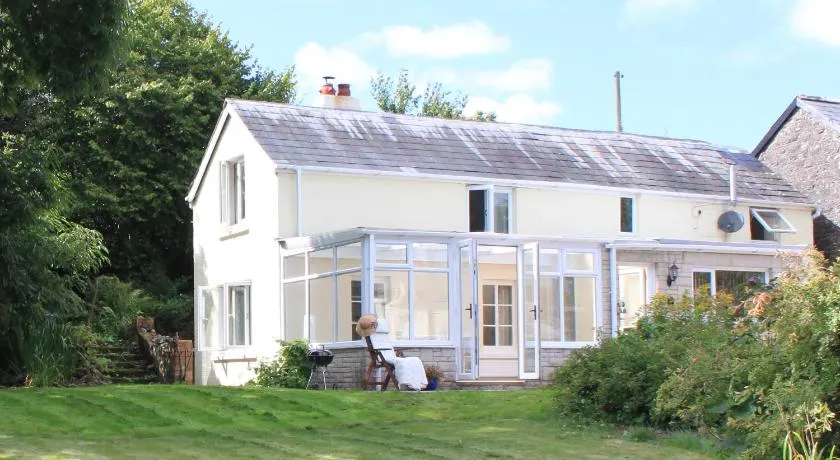 Silhouette Cottage - Image 1