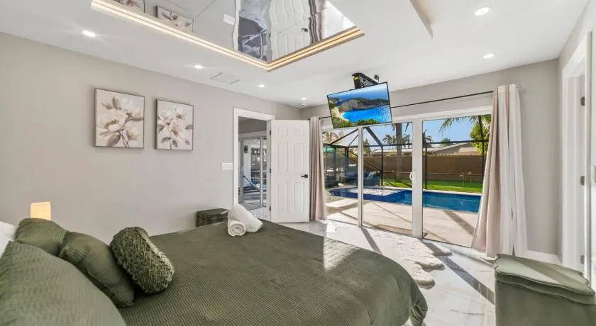 Tropical Luxury Paradise - Fully Renovated in WPB - Image 1