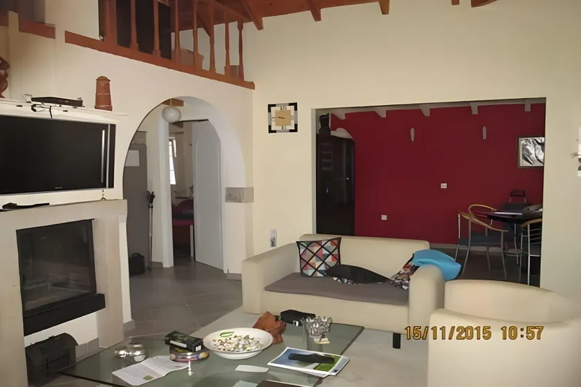 Spacious chalet on a plot of 4000m2 with fruit trees near the beach in Messinia - Image 1