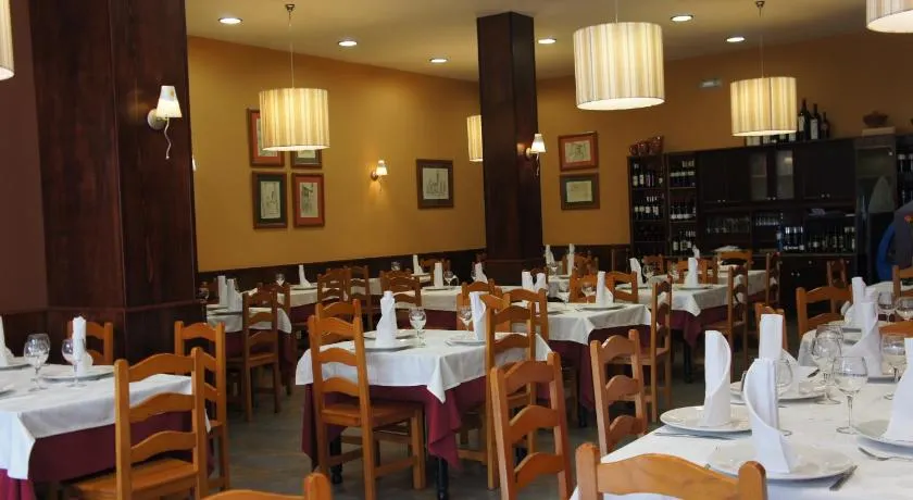 Hostal Restaurante Alarico - Image 1