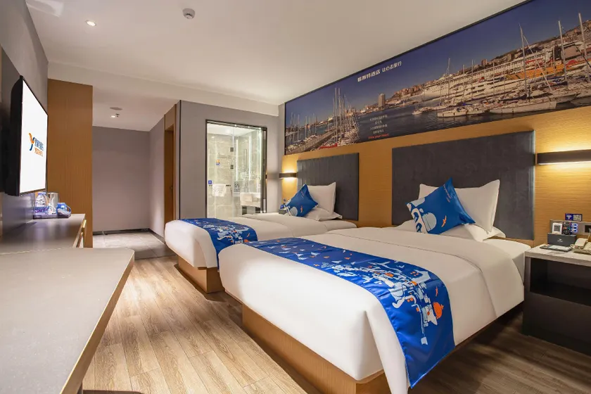 Yeste Hotel Beiliu Passenger Center Wanda Plaza - Image 1