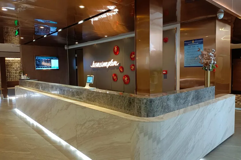 Home Inn Plus Qingdao Weihai Road Taidong Pedestrian Street - Image 1