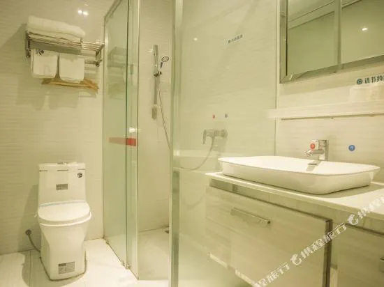 Zhubao Hotel (Wuzhou Municipal Plaza Center Branch) - Image 1