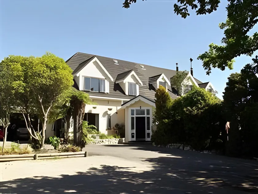 Oak Lodge - Image 1