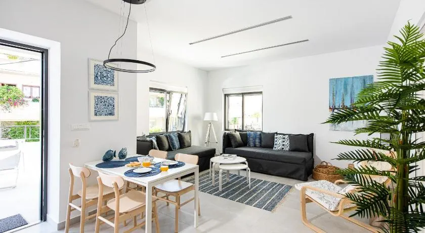 Cozy Corner Luxury Apartments - Image 1