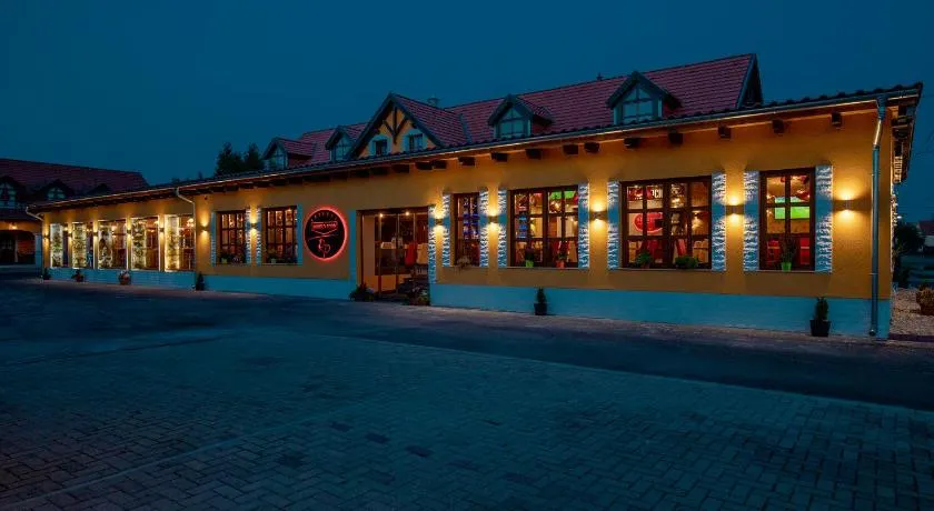 Radics Panzió Étterem és Pihenő Központ - Image 1