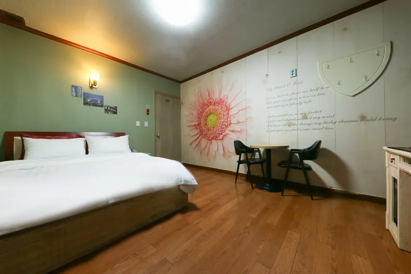 Daejeon Sintanjin Royal - Image 1