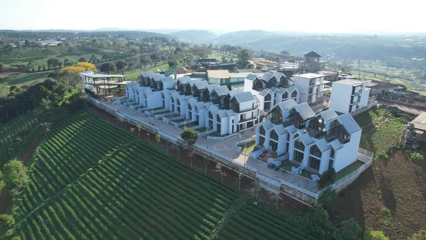 LAKEHILL VILLAS - Image 1