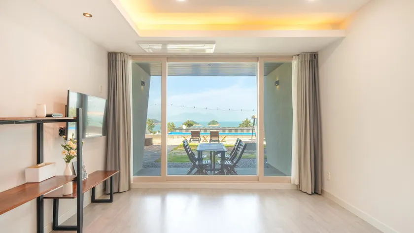 Yeosu Milagro Ocean View Spa Pension - Image 1