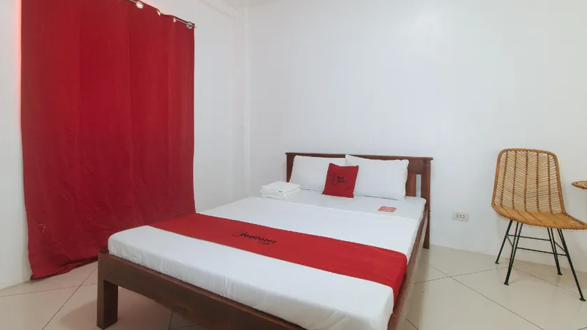 RedDoorz @ Fat J Apartelle Mactan - Image 1