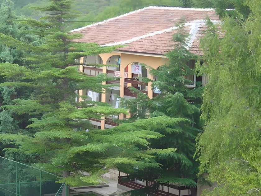 Ahilea Hotel - Free Pool Access - Image 1