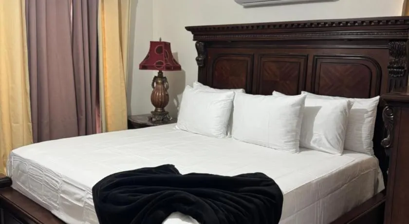 Natty Exquisite Home away from Home - Image 1