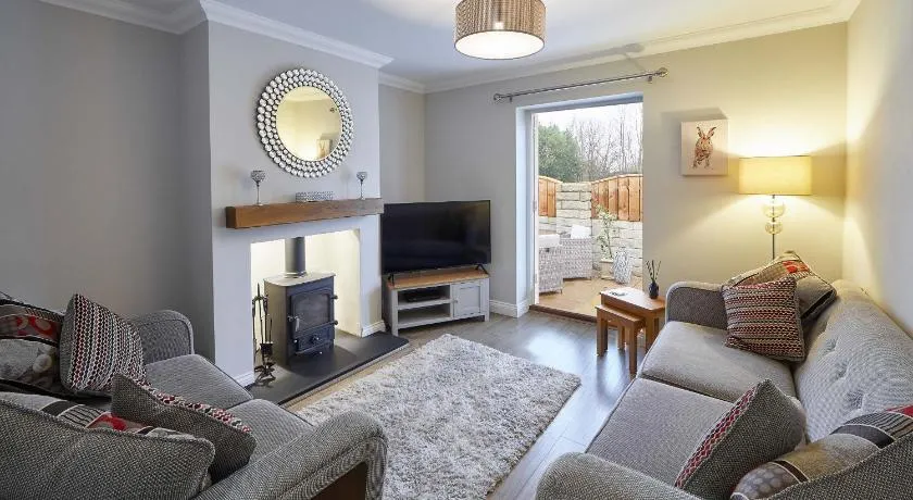 Host & Stay - Lowcross Cottage - Image 1