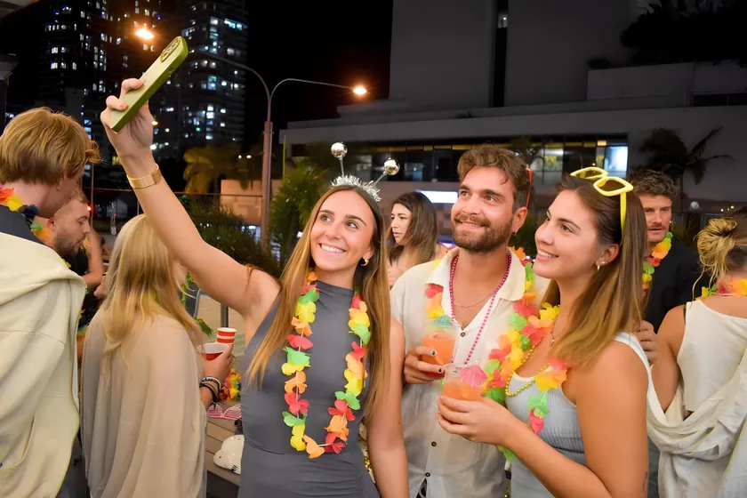 Tequila Sunrise Hostel Surfers Paradise - Image 1