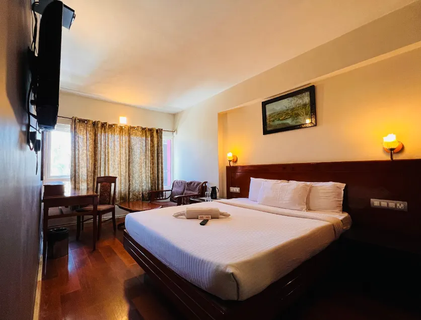 Hotel Jc Grand - Image 1