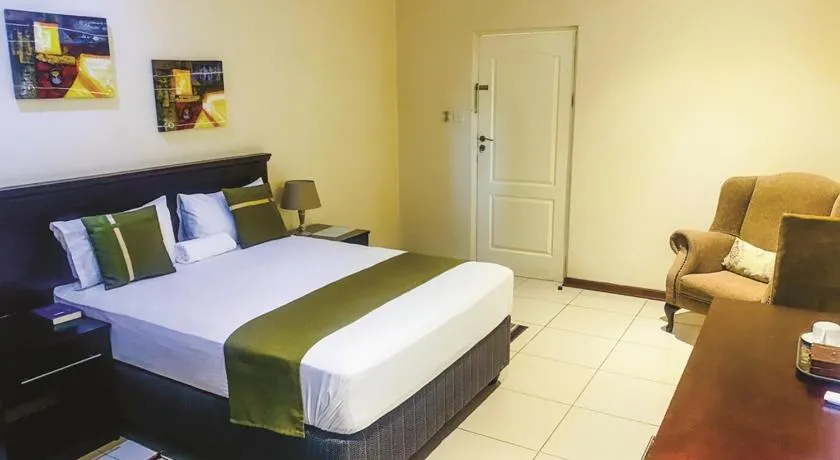 Emerald Hotel - Image 1