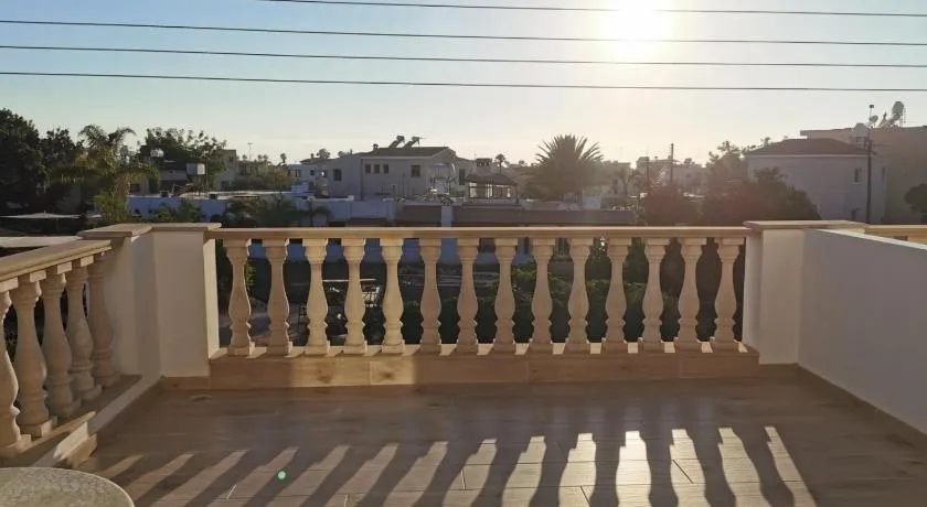 Pari's Holiday apartments-Paphos - Image 1
