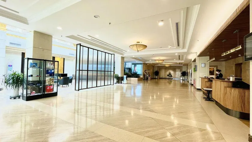 Jinling Shenzhou Hotel - Image 1