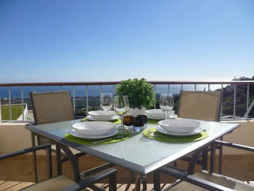 Fine Duplex Apartment with Stunning Sea Views - Image 1