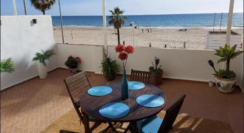 AMAZING FRONTAL BEACH APARTMENT #Traveller's Awards2023 - Image 1