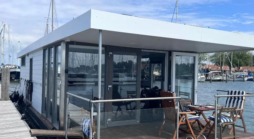Oktopus-Lofts - Houseboat - Image 1