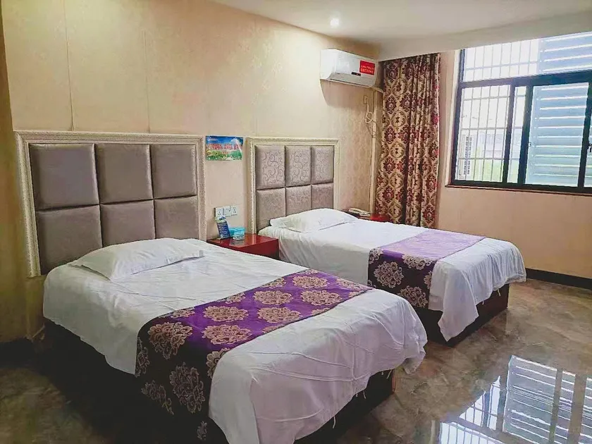 Zhongtai Business Hotel - Image 1