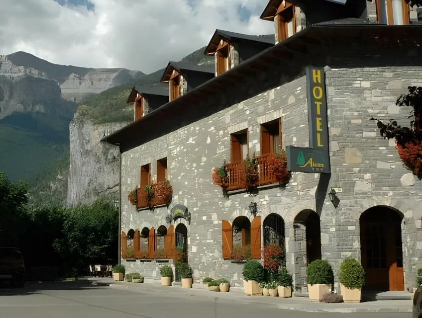 Hotel Abetos - Image 1