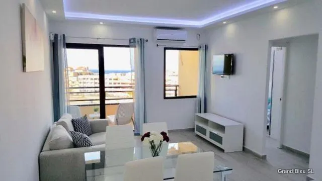 Les Vacances Au Club Paraiso - Image 1