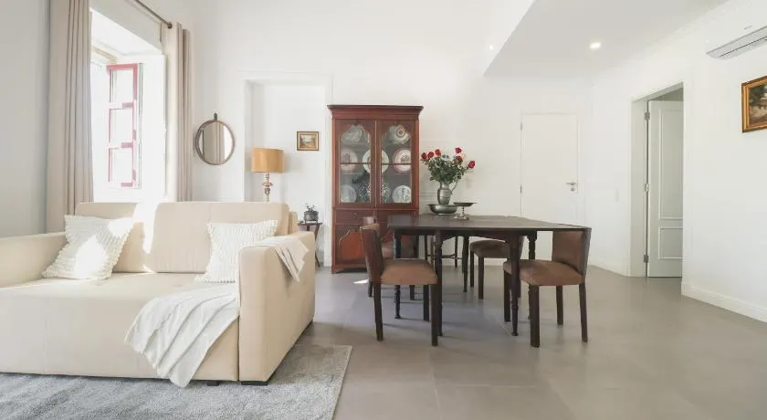 Faro - Modern Design Apartment in Walled Old Town - Image 1