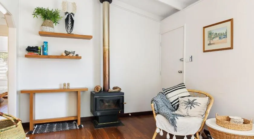 Peaceful and Renovated Original Beach House with Sweeping Views of Gracetown - Image 1