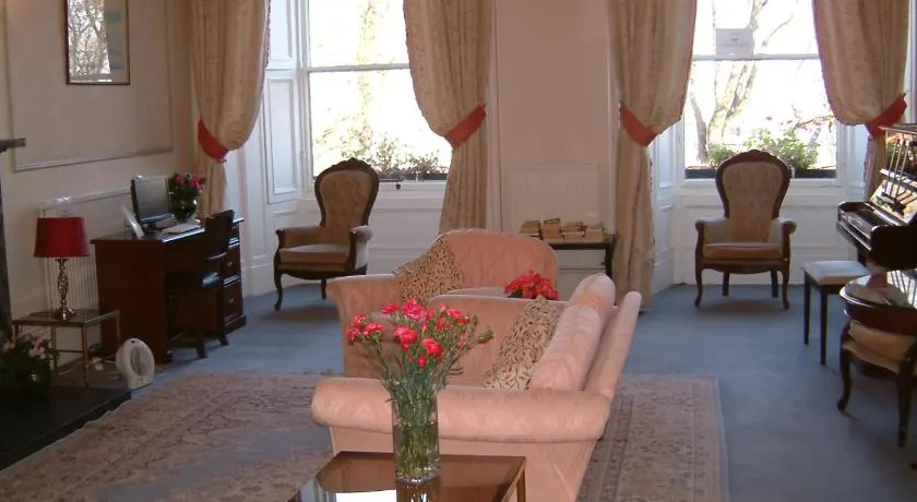 Terrace hotel - Image 1