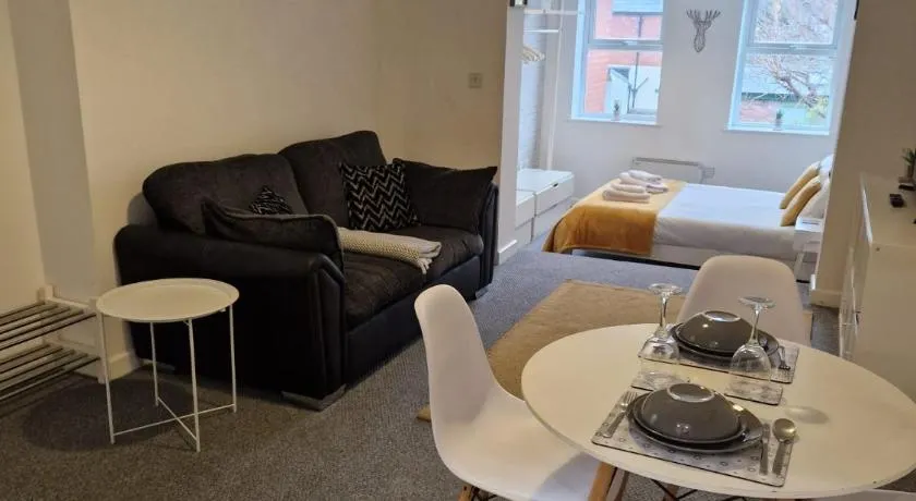 Hereford City - Victory Apartment - Modern Studio In Vibrant Popular Area of Hereford - Hosted by RENTMYHOUSE - Image 1