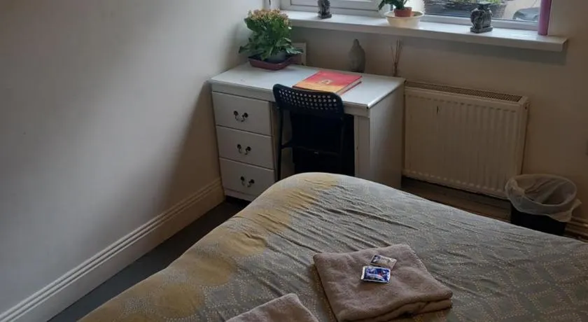 The wee airport cottage - Image 1