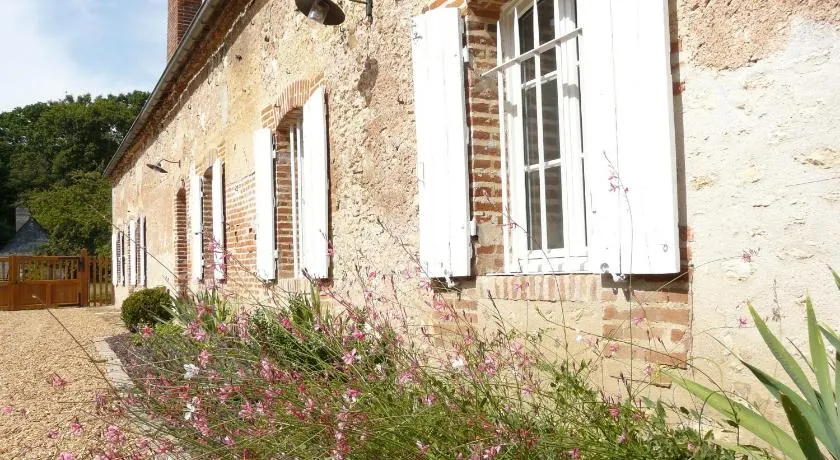 Gîte de charme avec jardin, douves, vélos, et accueil animaux - 4 chambres, proche de Chartres - FR-1-581-63 - Image 1