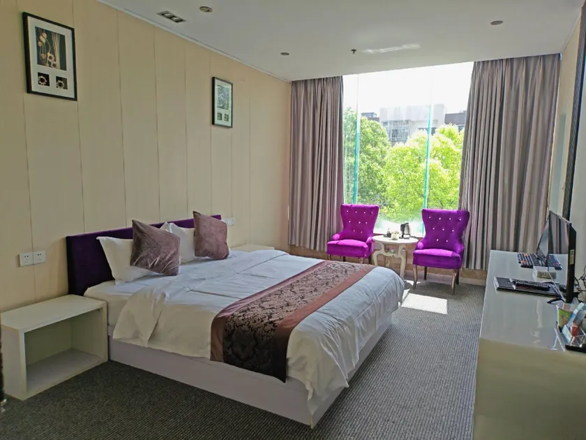 Junhong Hotel - Image 1