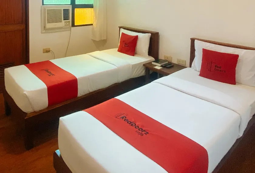 RedDoorz Plus at Balai Sofia Bed & Breakfast Batangas - Image 1