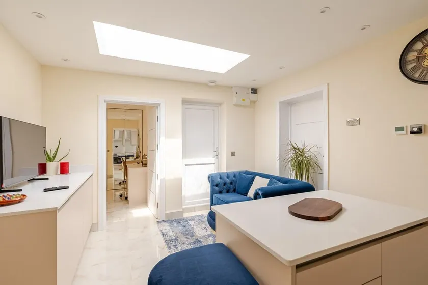 2 Bed Annexe in Surrey/Egham/near Heathrow/Windsor - Image 1