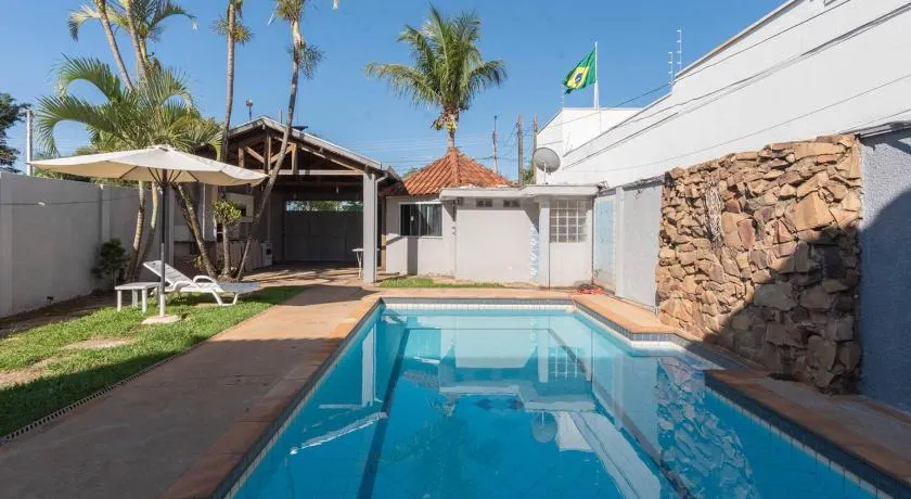 Casa com Piscina e Churrasqueira no Parque Fehr - Image 1