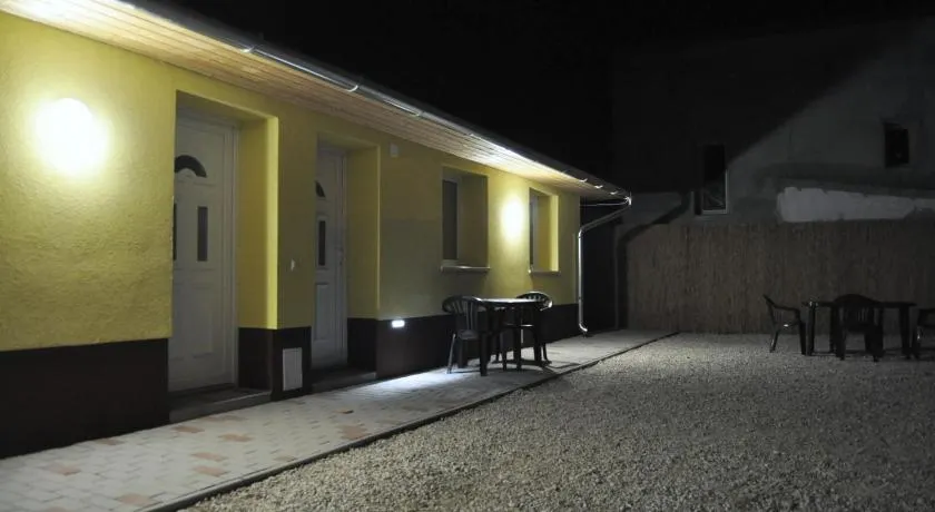 CSONGRÁDI VENDÉGVÁRÓ Apartmanok, Szarka ház - Image 1