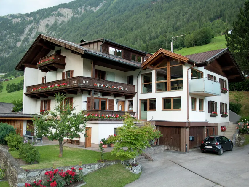 Well maintained apartment in a quiet location on the outskirts of Matrei - Image 1